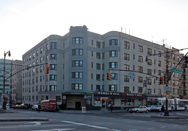 ブロンクス区にある一番最初に滞在したアパートビルの外観